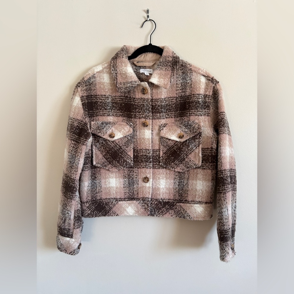Evereve Pink Polly Plaid Cropped Shacket size Small cozy boxy fit spring fall